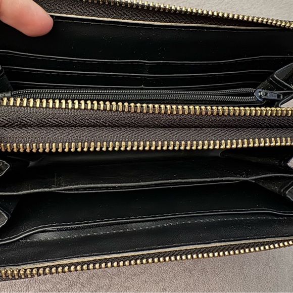 Michael Kors Black and Gold Leather Wallet - Picture 7 of 9